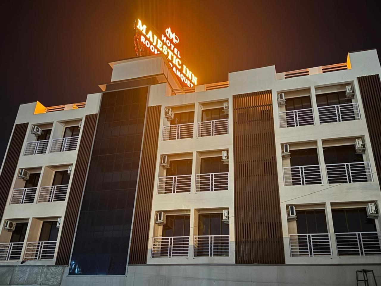 Majestic Inn Vasai Buitenkant foto