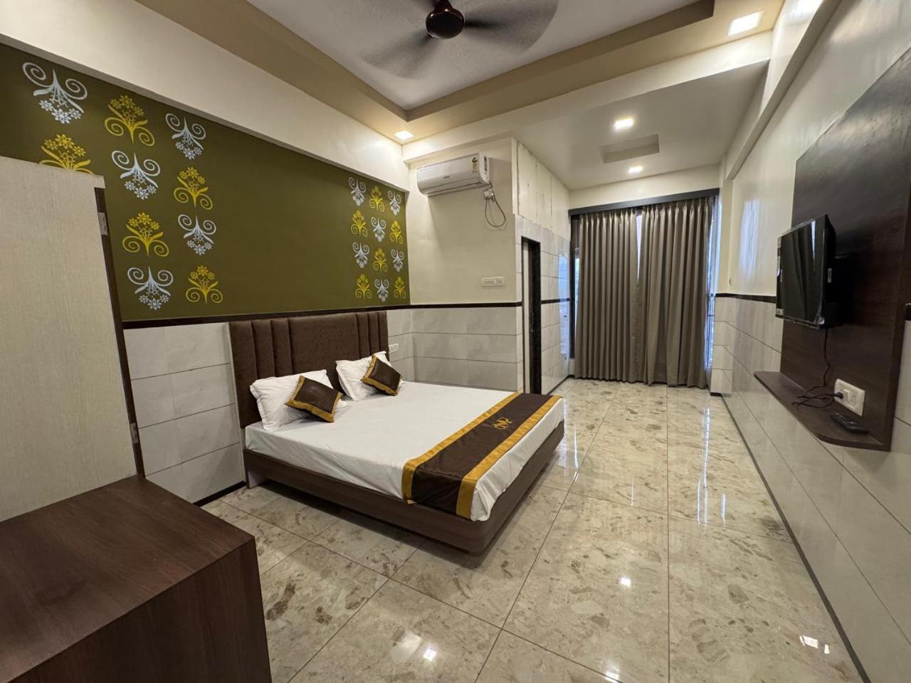 Majestic Inn Vasai Buitenkant foto